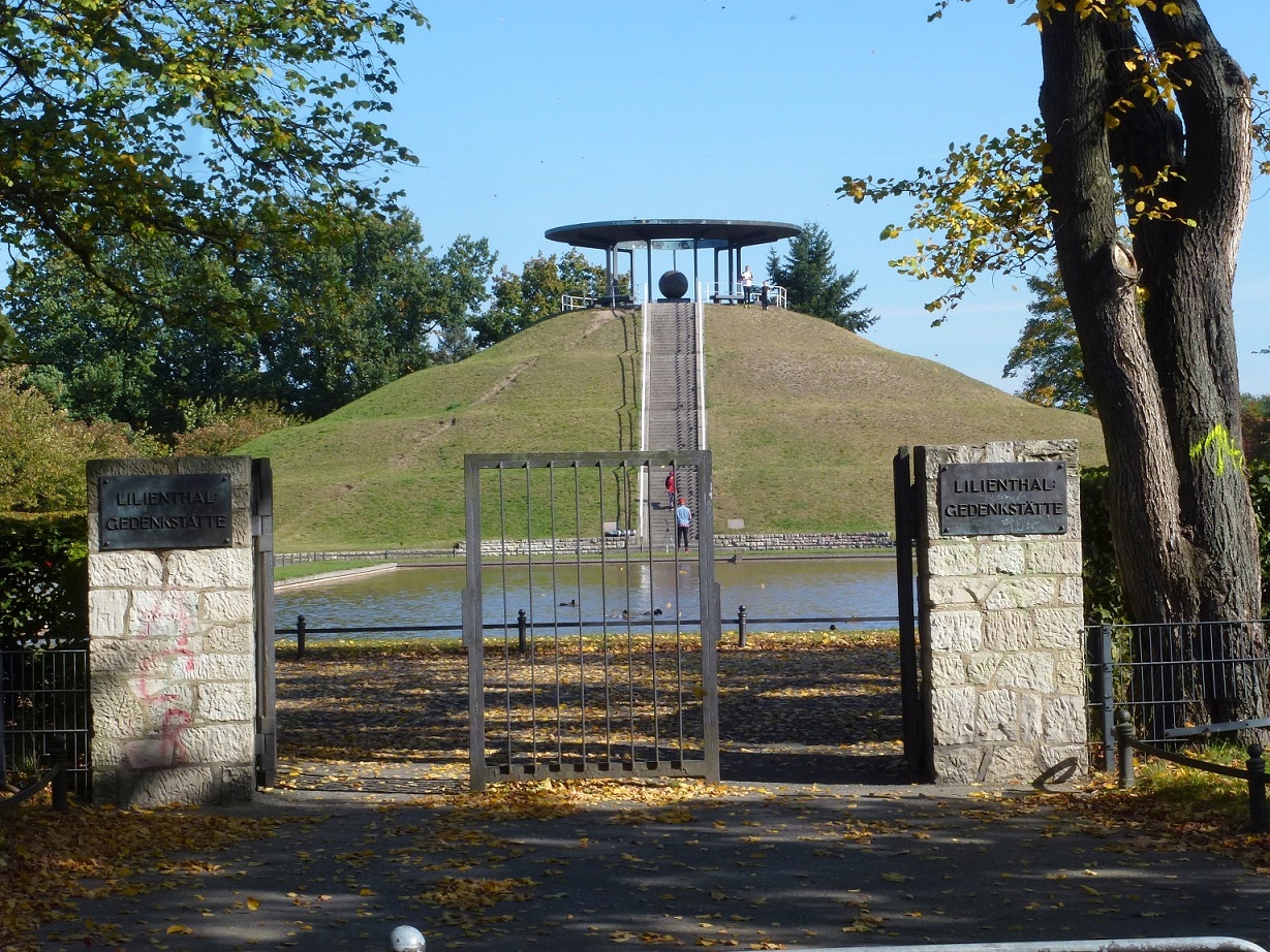 Fliegeberg memorial, near Lichterfelde (Berlin)